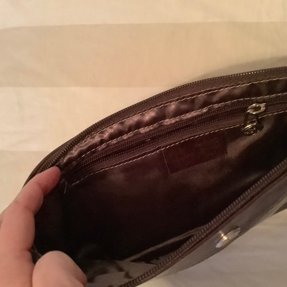 Brown Patent The Trend Clutch - Picture 4 of 4